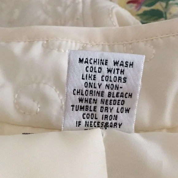 NWOT Kim Rogers quilted signature button bed jacket - Picture 10 of 10